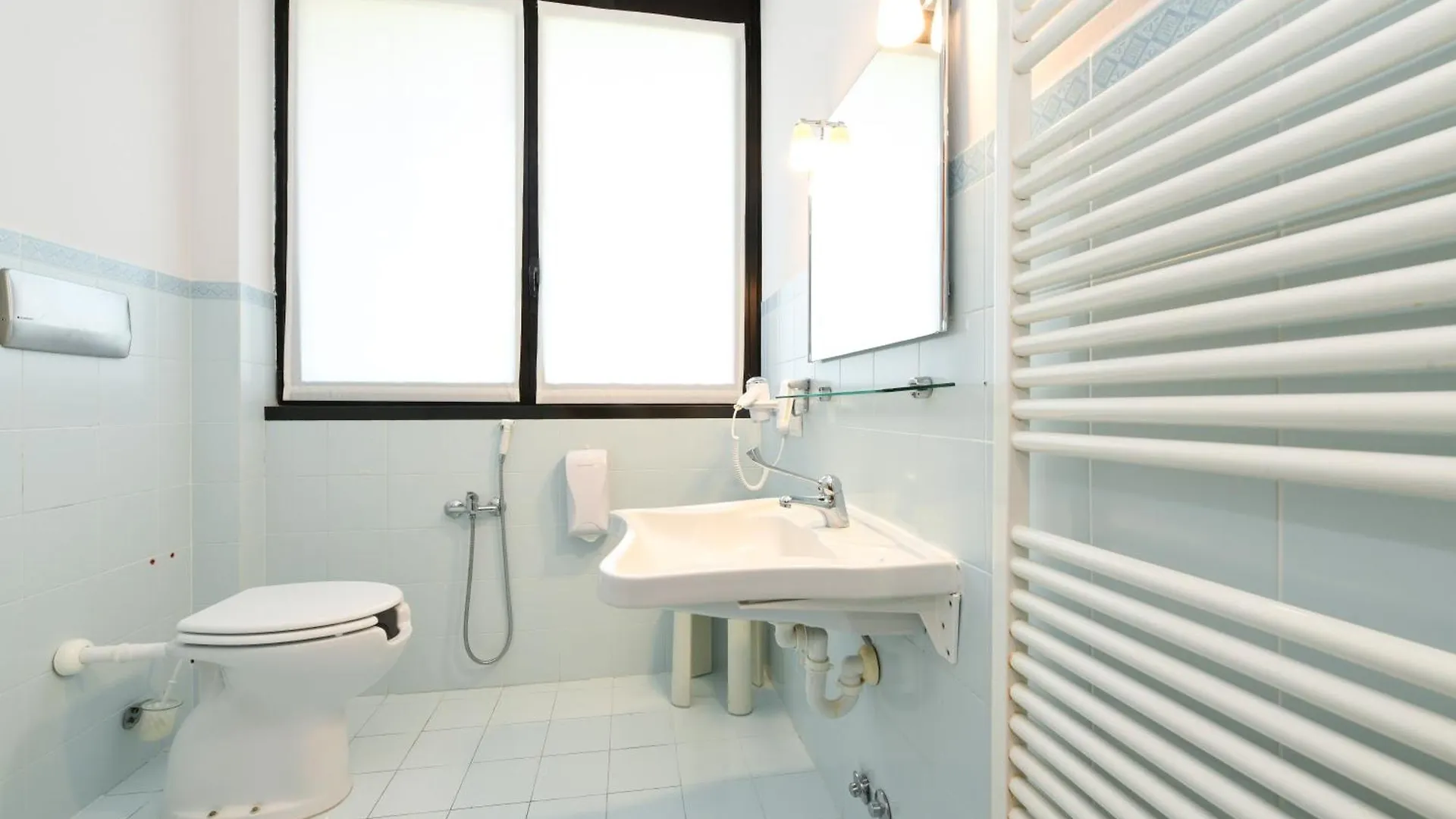 Hotel Garda Affi 3*,  İtalya