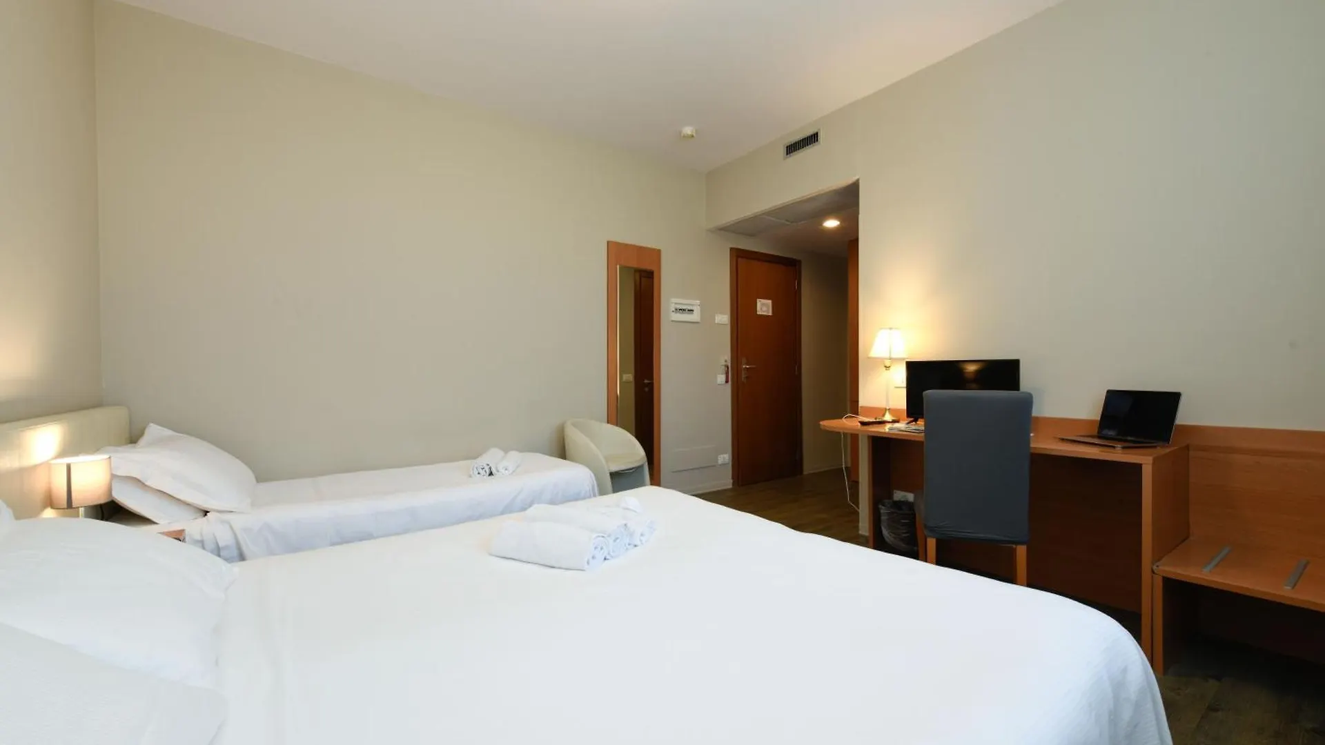 ***  Hotel Garda Affi İtalya