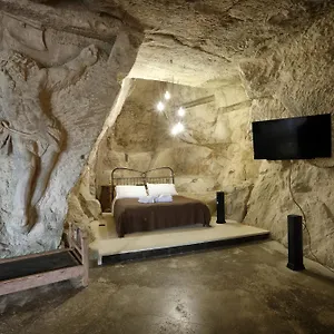 Chez Les Grottes Longare